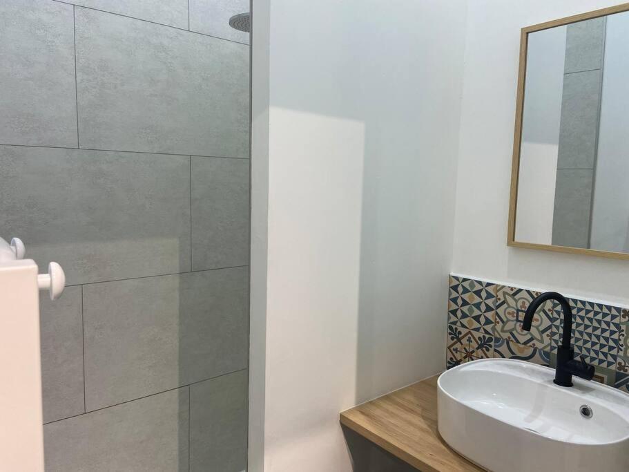 Les Prunelles Maison De Village De 4 A 8 Personnes Precigne ภายนอก รูปภาพ